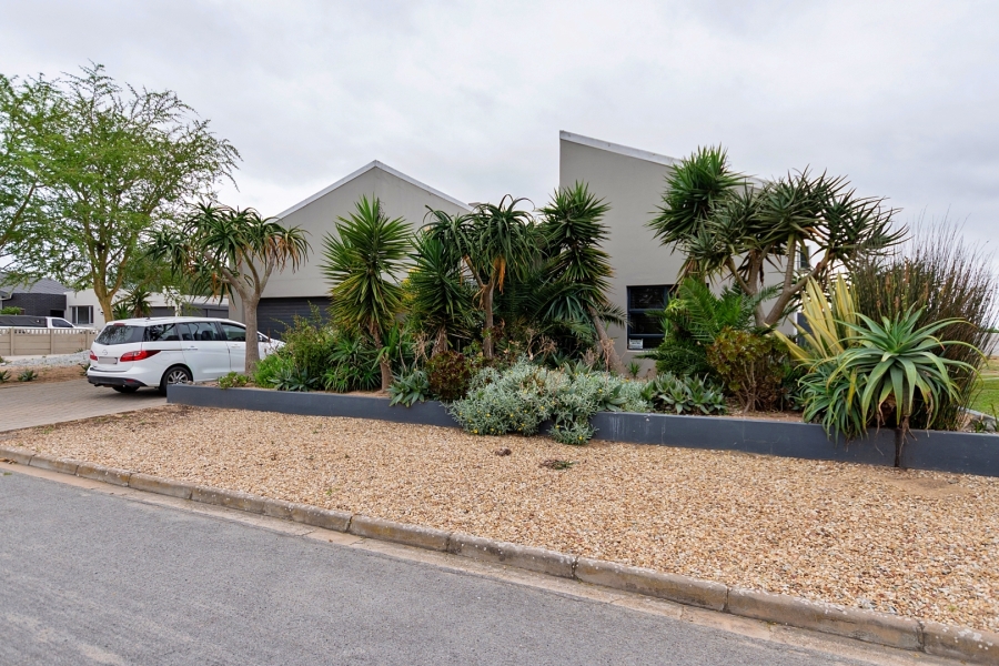 4 Bedroom Property for Sale in Velddrif Western Cape